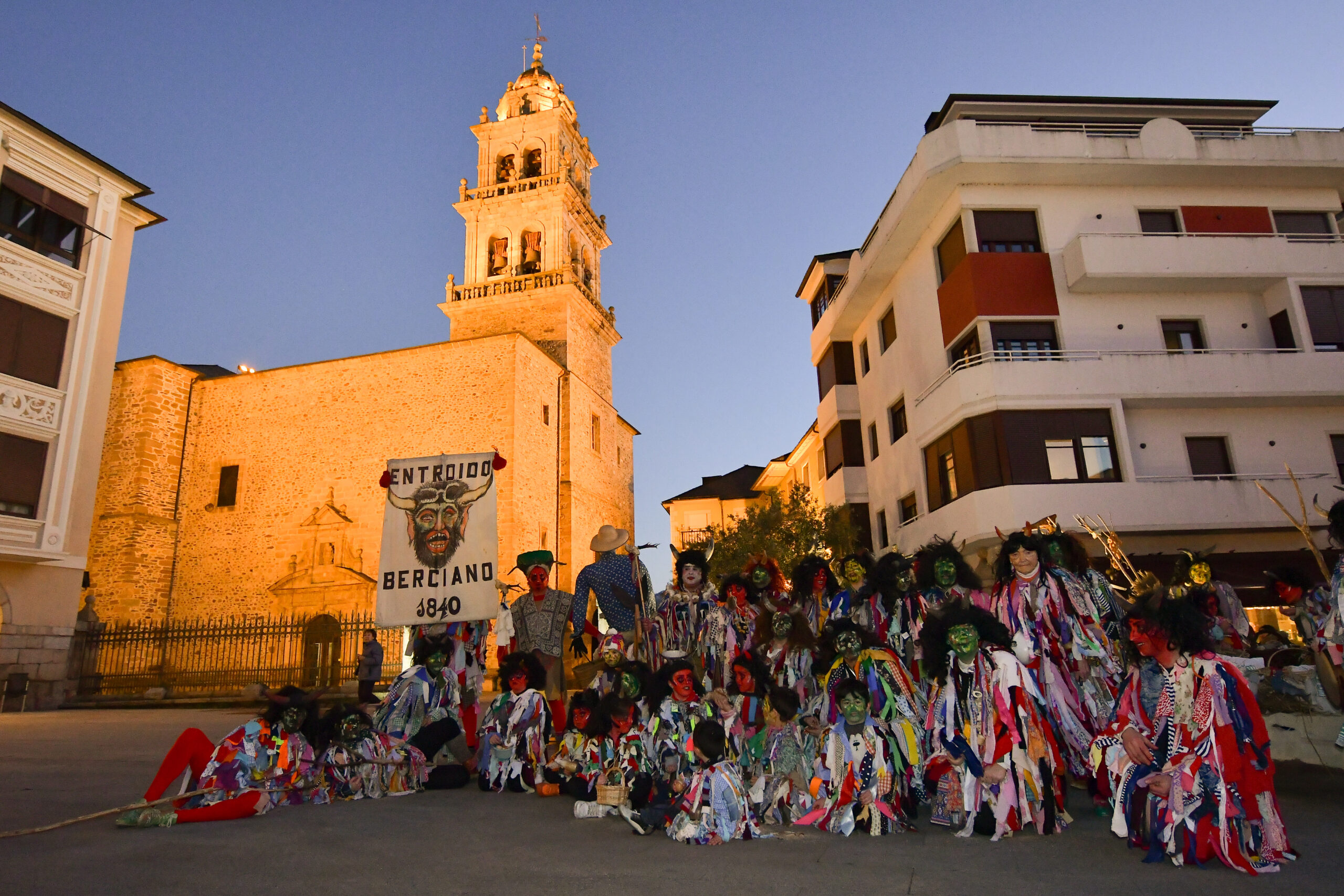 El Entroido Berciano recupera su espacio evocando tiempos ancestrales del Carnaval Berciano 7