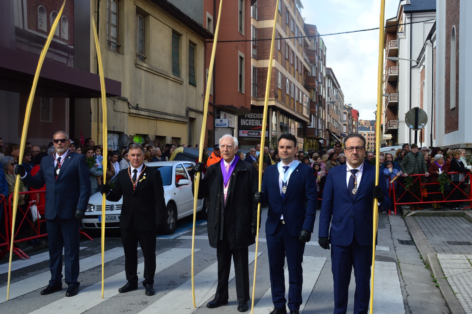 El tiempo da un respiro a la Semana Santa y la procesión de 'La borriquilla' puede salir bajo el sol 10