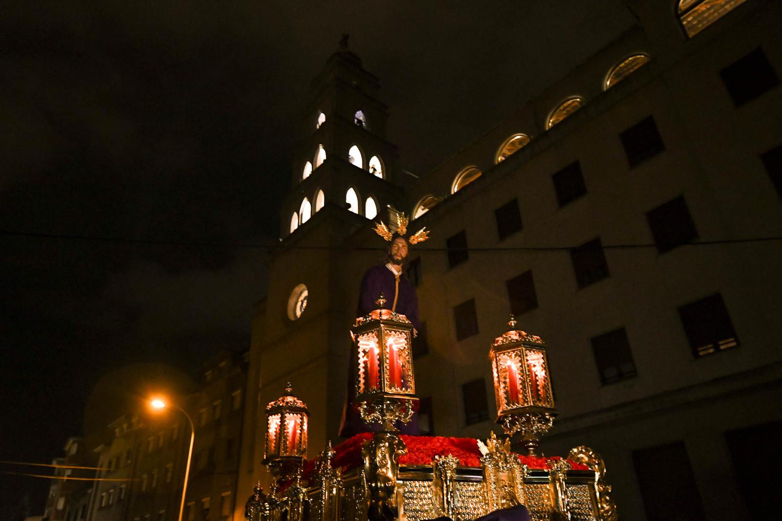 El frío nocturno no impidió una emotiva procesión de Jesús del Amor más Grande en Ponferrada 13 El frío nocturno no impidió una emotiva procesión de Jesús del Amor más Grande en Ponferrada 13
