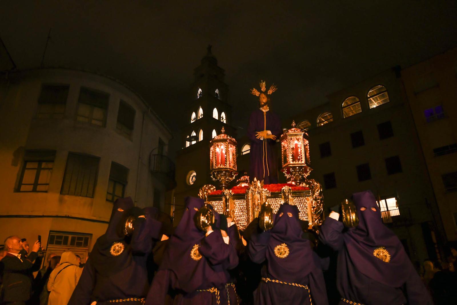 El frío nocturno no impidió una emotiva procesión de Jesús del Amor más Grande en Ponferrada 12 El frío nocturno no impidió una emotiva procesión de Jesús del Amor más Grande en Ponferrada 12