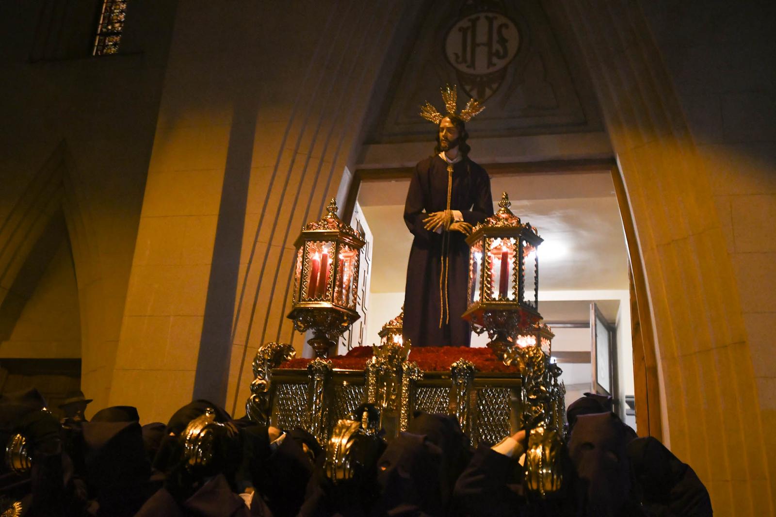 El frío nocturno no impidió una emotiva procesión de Jesús del Amor más Grande en Ponferrada 2 El frío nocturno no impidió una emotiva procesión de Jesús del Amor más Grande en Ponferrada 2