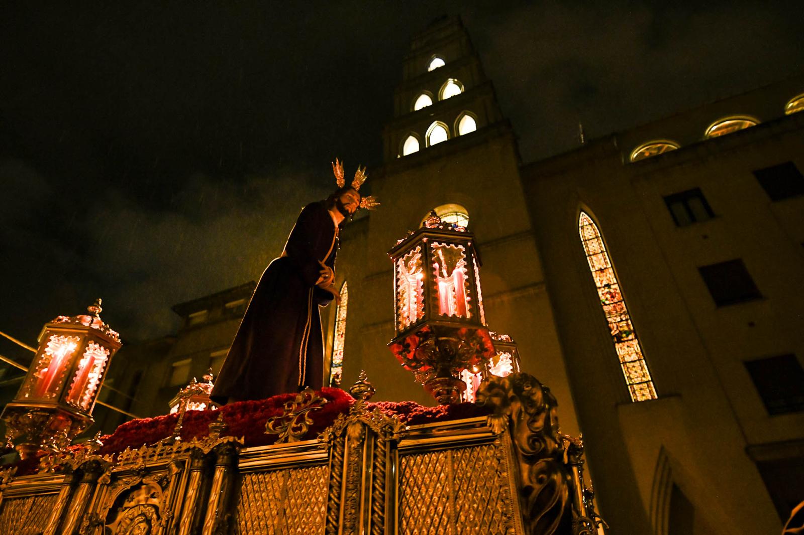 El frío nocturno no impidió una emotiva procesión de Jesús del Amor más Grande en Ponferrada 24 El frío nocturno no impidió una emotiva procesión de Jesús del Amor más Grande en Ponferrada 24
