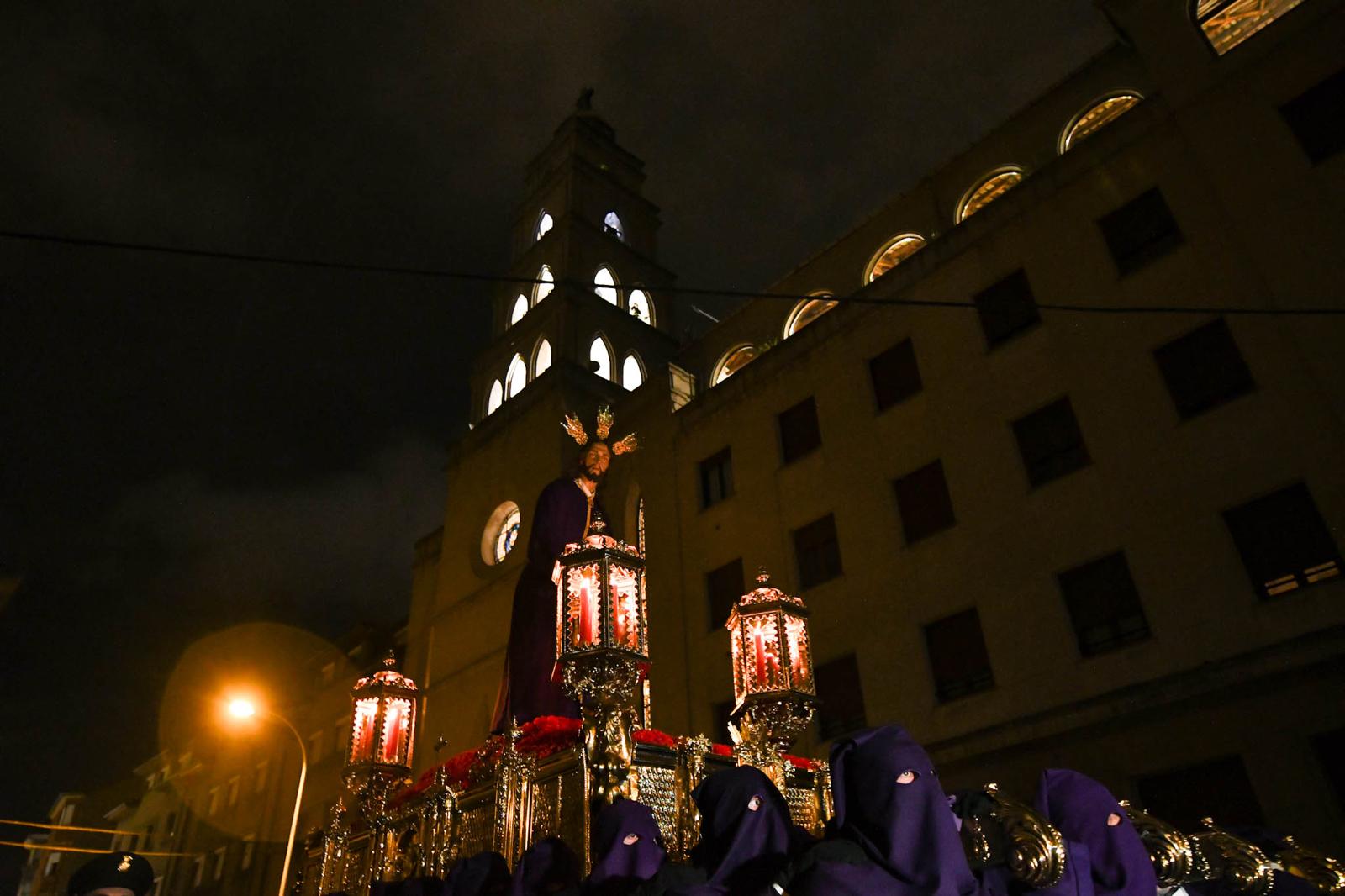 El frío nocturno no impidió una emotiva procesión de Jesús del Amor más Grande en Ponferrada 21 El frío nocturno no impidió una emotiva procesión de Jesús del Amor más Grande en Ponferrada 21