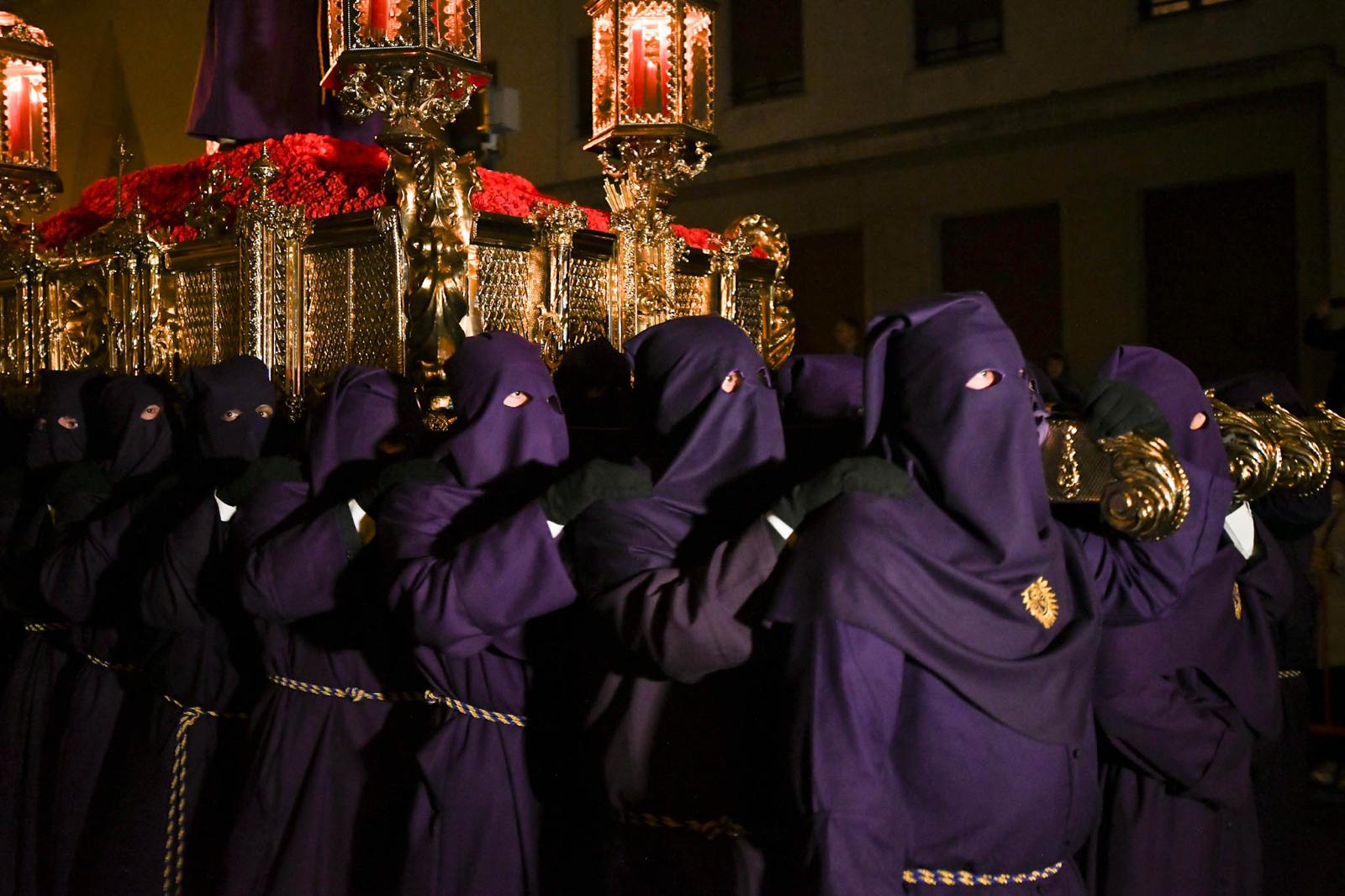 El frío nocturno no impidió una emotiva procesión de Jesús del Amor más Grande en Ponferrada 19 El frío nocturno no impidió una emotiva procesión de Jesús del Amor más Grande en Ponferrada 19