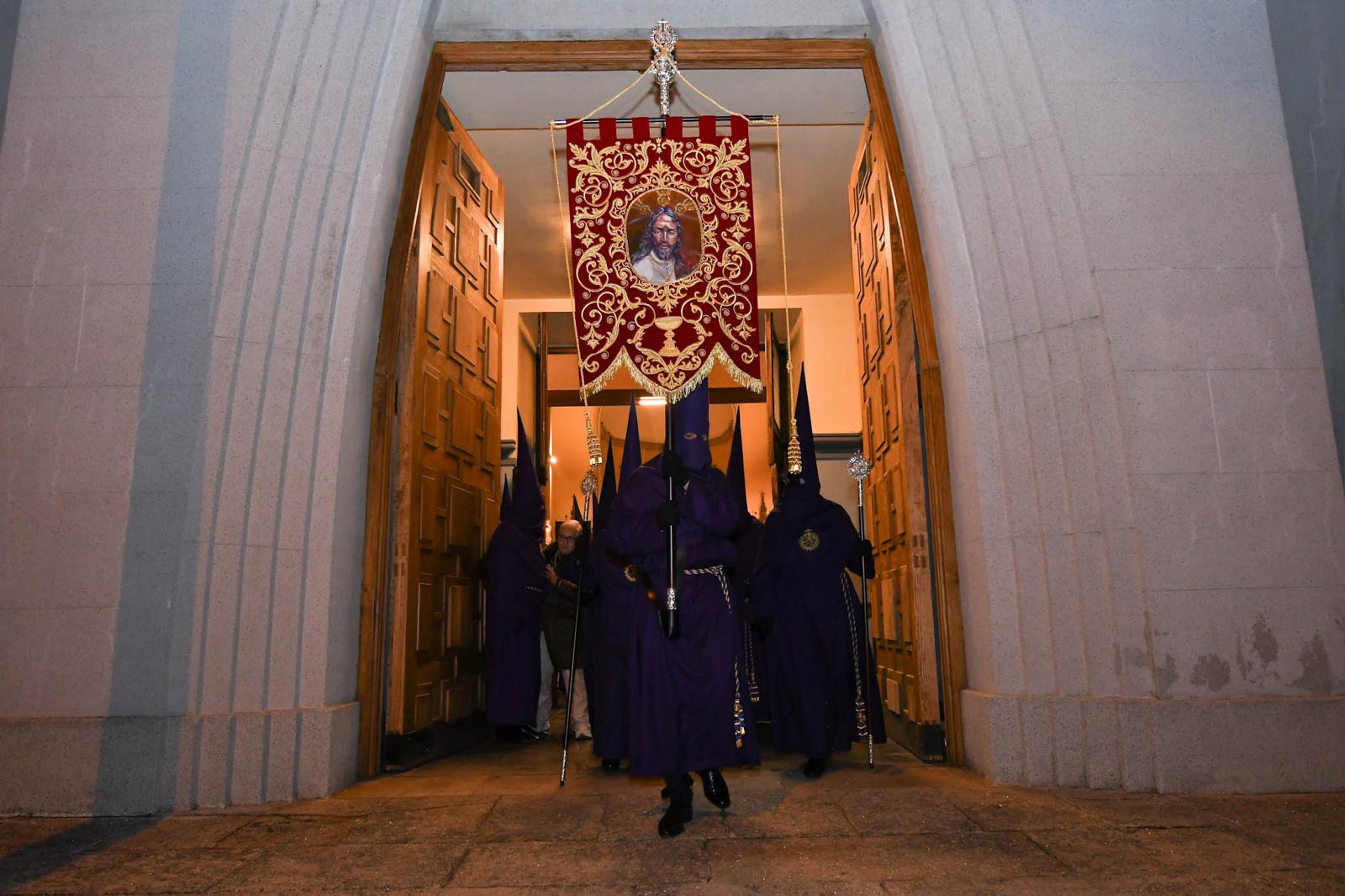 El frío nocturno no impidió una emotiva procesión de Jesús del Amor más Grande en Ponferrada 15 El frío nocturno no impidió una emotiva procesión de Jesús del Amor más Grande en Ponferrada 15
