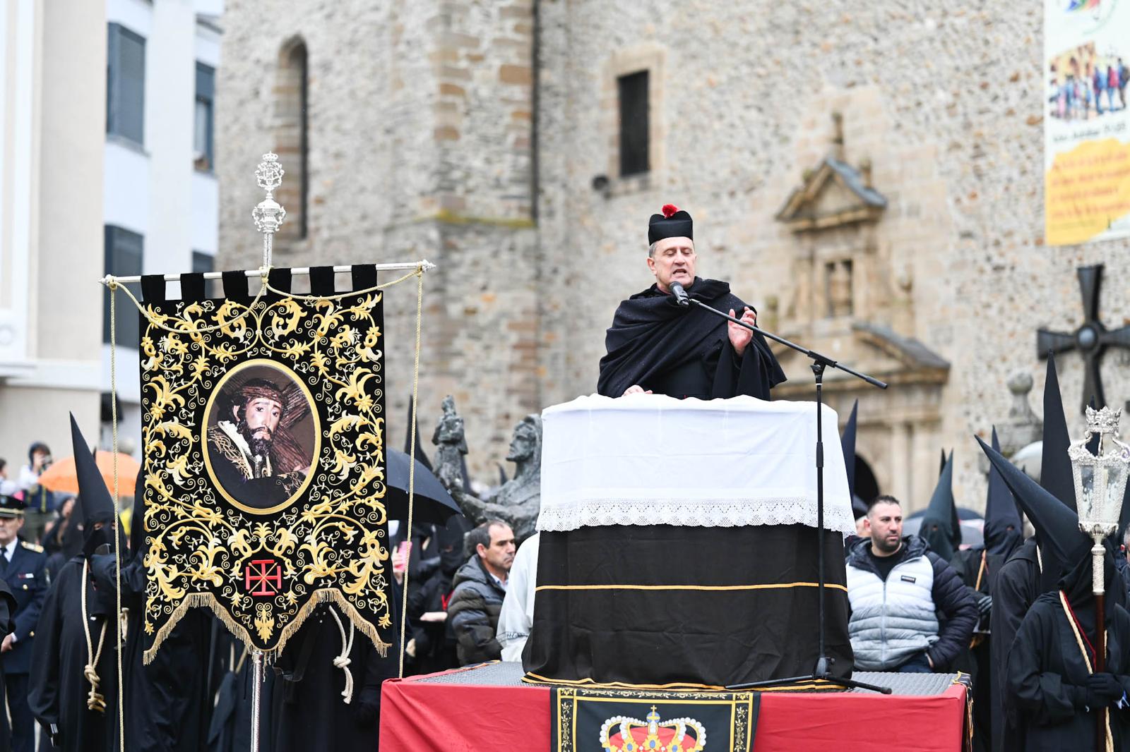 Fotogalería | La procesión del Encuentro conmueve a los asistentes bajo una persistente lluvia 13