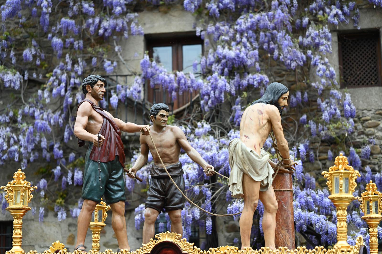 Fotogalería | La procesión del Encuentro conmueve a los asistentes bajo una persistente lluvia 12