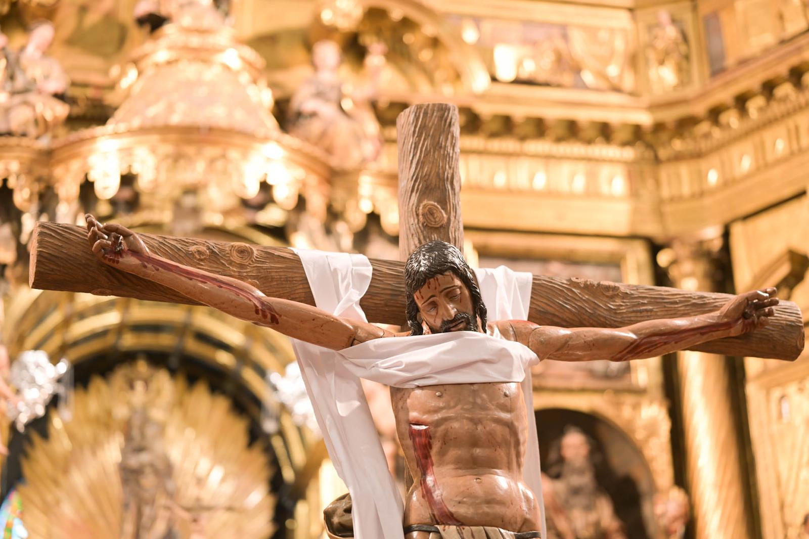El desenclavo de Cristo se realiza en el interior de la Basílica de La Encina 5