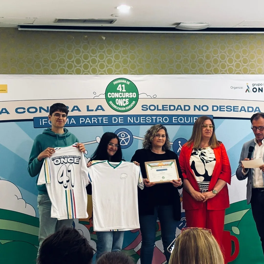 El Colegio San José Obrero de Cuatrovientos recoge su premio de la 41ª edición del Concurso Escolar del Grupo Social ONCE 2 El Colegio San José Obrero de Cuatrovientos recoge su premio de la 41ª edición del Concurso Escolar del Grupo Social ONCE 2