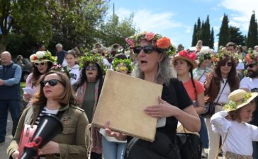 Villafranca del Bierzo revive su tradición ancestral con los Maios en una festividad llena de color y simbolismo 3