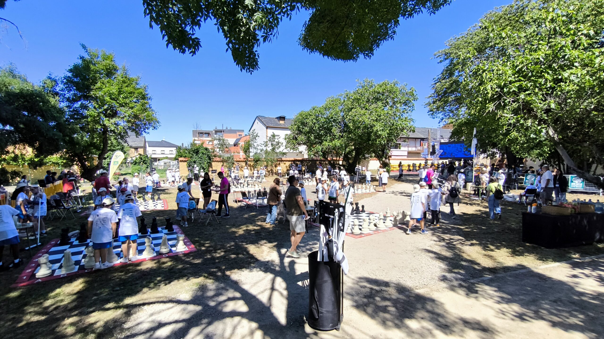 los Colegios del Bierzo se divierten participando en los "Pequeños Gigantes" de Camponaraya 10