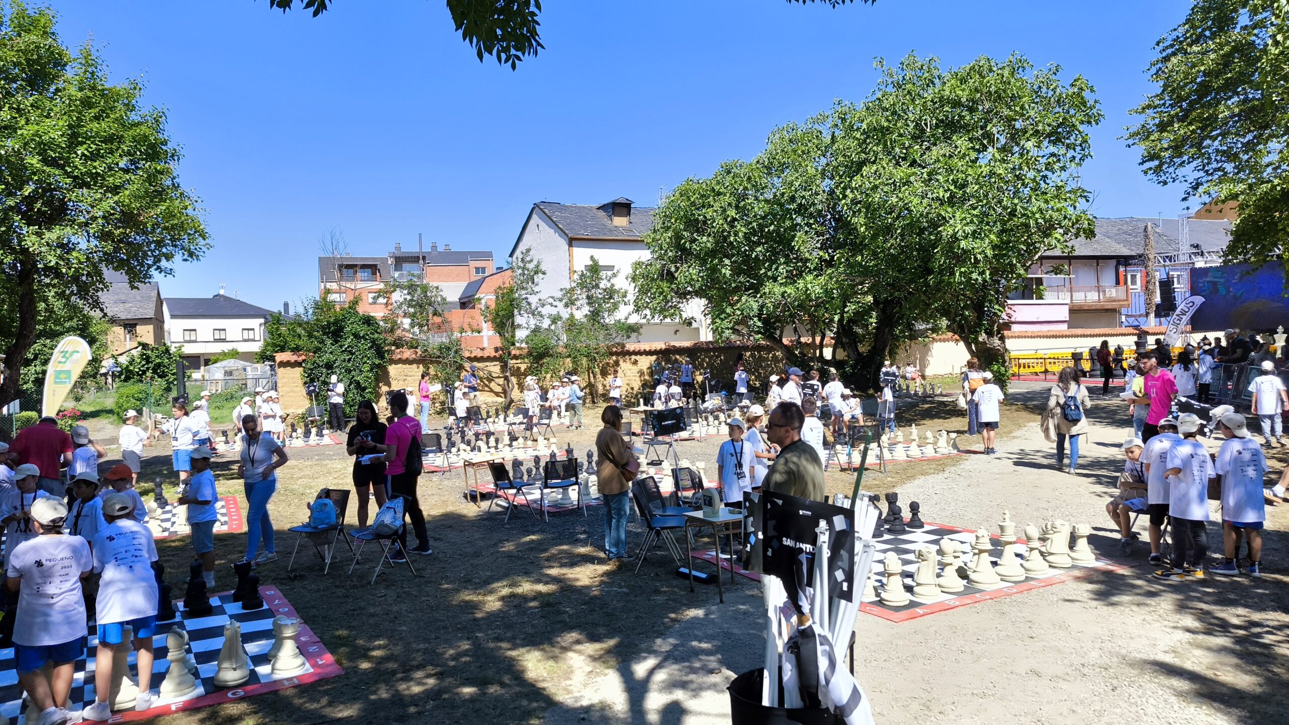 los Colegios del Bierzo se divierten participando en los "Pequeños Gigantes" de Camponaraya 11