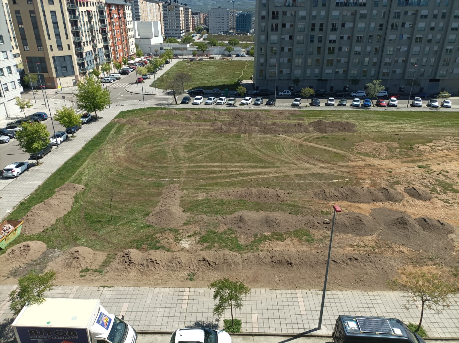 Avanzan los trabajos de ajardinamiento en el Barrio de La Rosaleda para crear una nueva zona verde 2 Avanzan los trabajos de ajardinamiento en el Barrio de La Rosaleda para crear una nueva zona verde 2