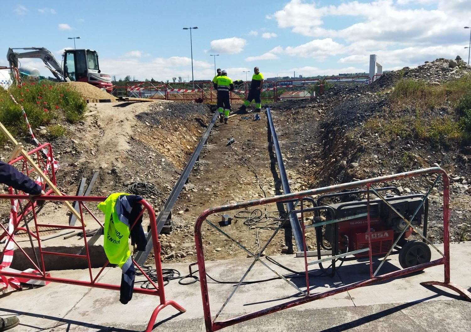 La brigada de obras mejora el acceso entre el recinto ferial y el estadio El Toralín con una nueva rampa 1