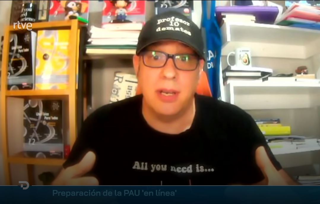 La 1 acude al youtuber ponferradino Sergio Castro para conocer como preparan la nueva PAU los alumnos 1
