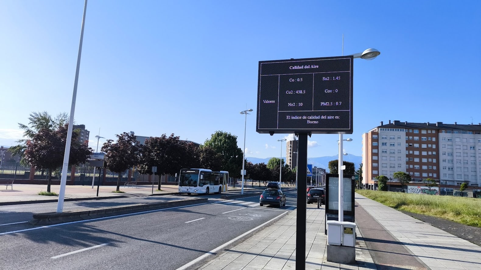 Ponferrada ya tiene en funcionamiento las pantallas informativas de calidad del aire de la ZBE 1