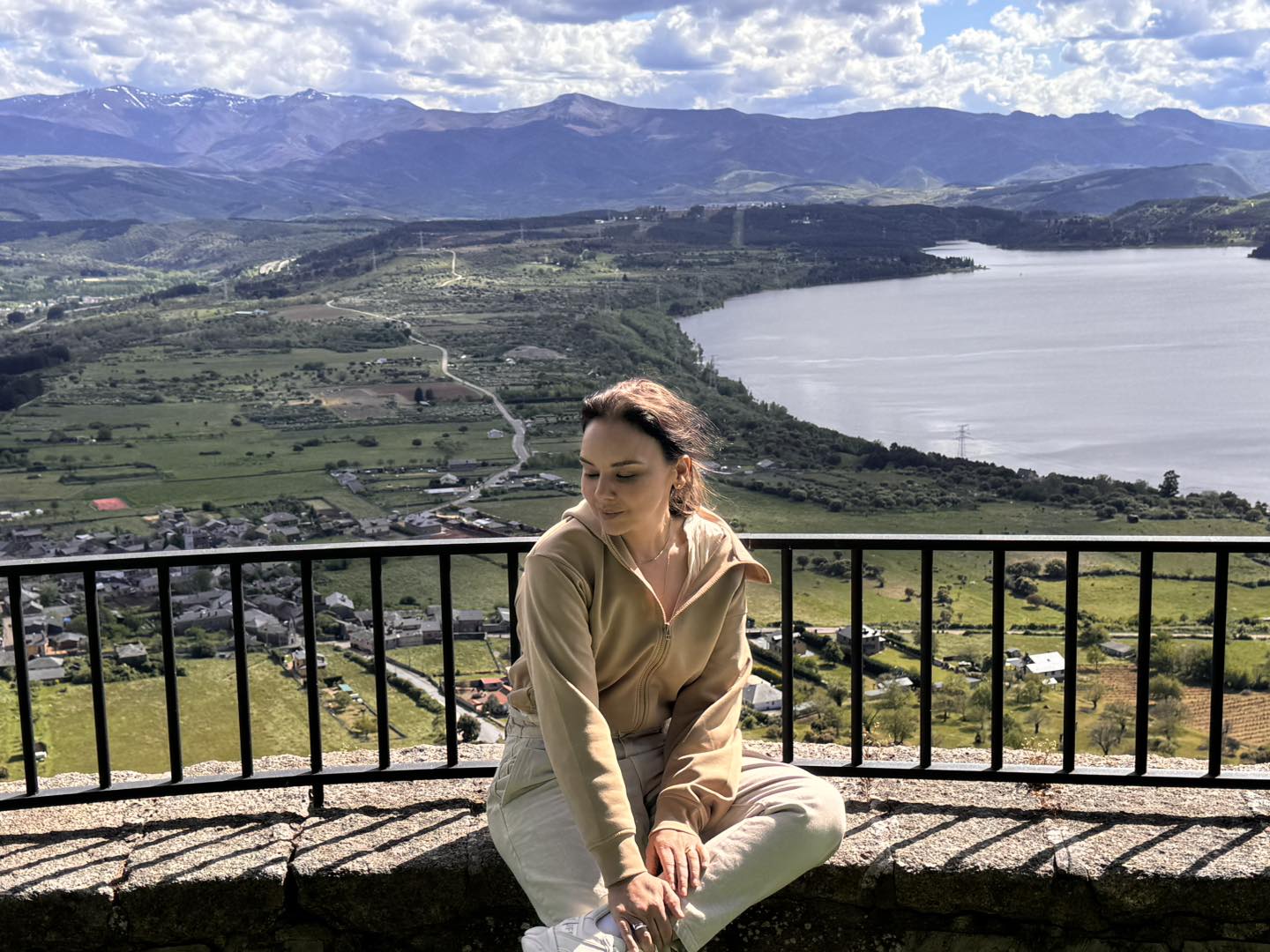 La cantante Chenoa visita por sorpresa el mirador de Congosto: ¡Qué lujo de vistas! 1
