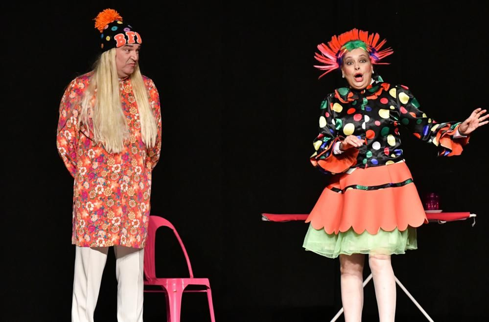  "El último que apague la luz" llega a Cubillos del Sil con una comedia surrealista llena de éxito 1