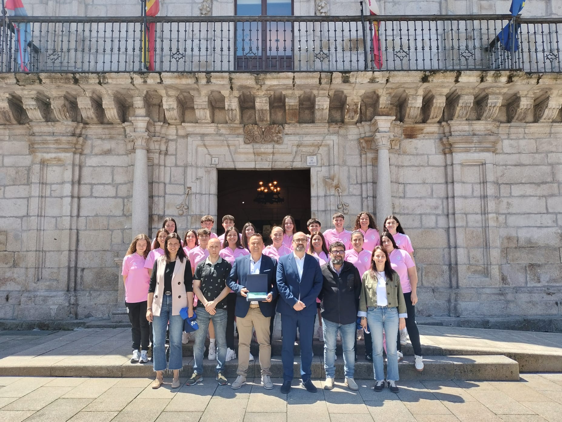 Ponferrada homenajea al CD Ponferrada Fútbol Femenino por su histórico ascenso a Tercera Federación 1