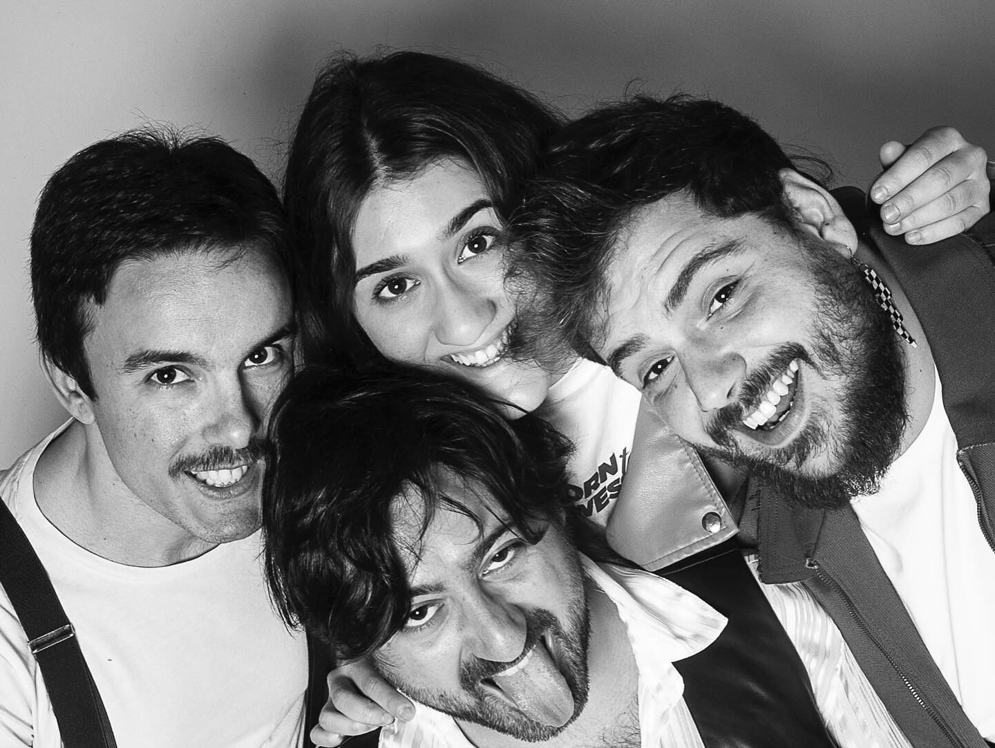 La banda berciana MAZU aparece en VOGUE España tras su mágica actuación en una boda en Lisboa 1