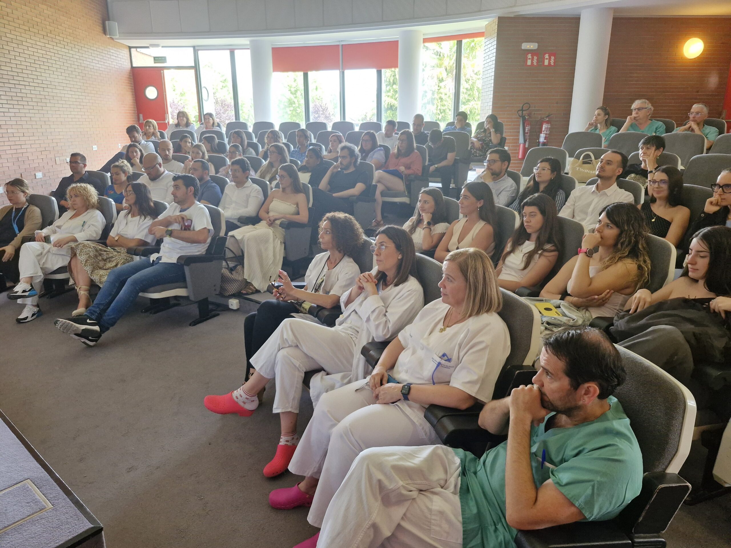 Bienvenida a los nuevos residentes del área sanitaria del Bierzo en un acto emotivo y esperanzador 2 Bienvenida a los nuevos residentes del área sanitaria del Bierzo en un acto emotivo y esperanzador 2