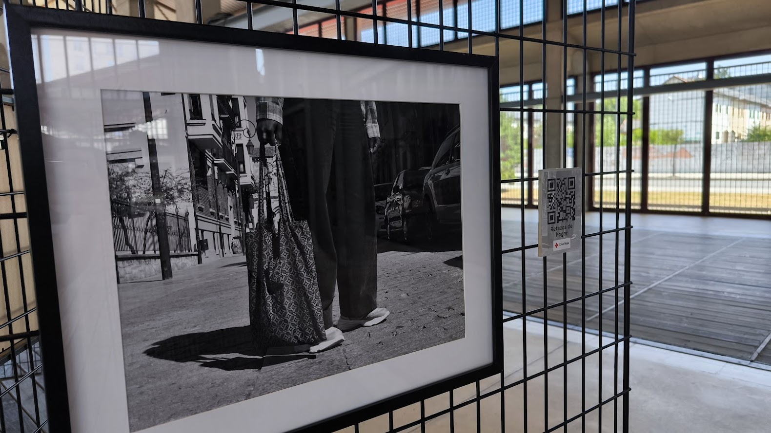 Cruz Roja inaugura la exposición "Rostros en tránsito: Historias de resiliencia" en Ponferrada 2