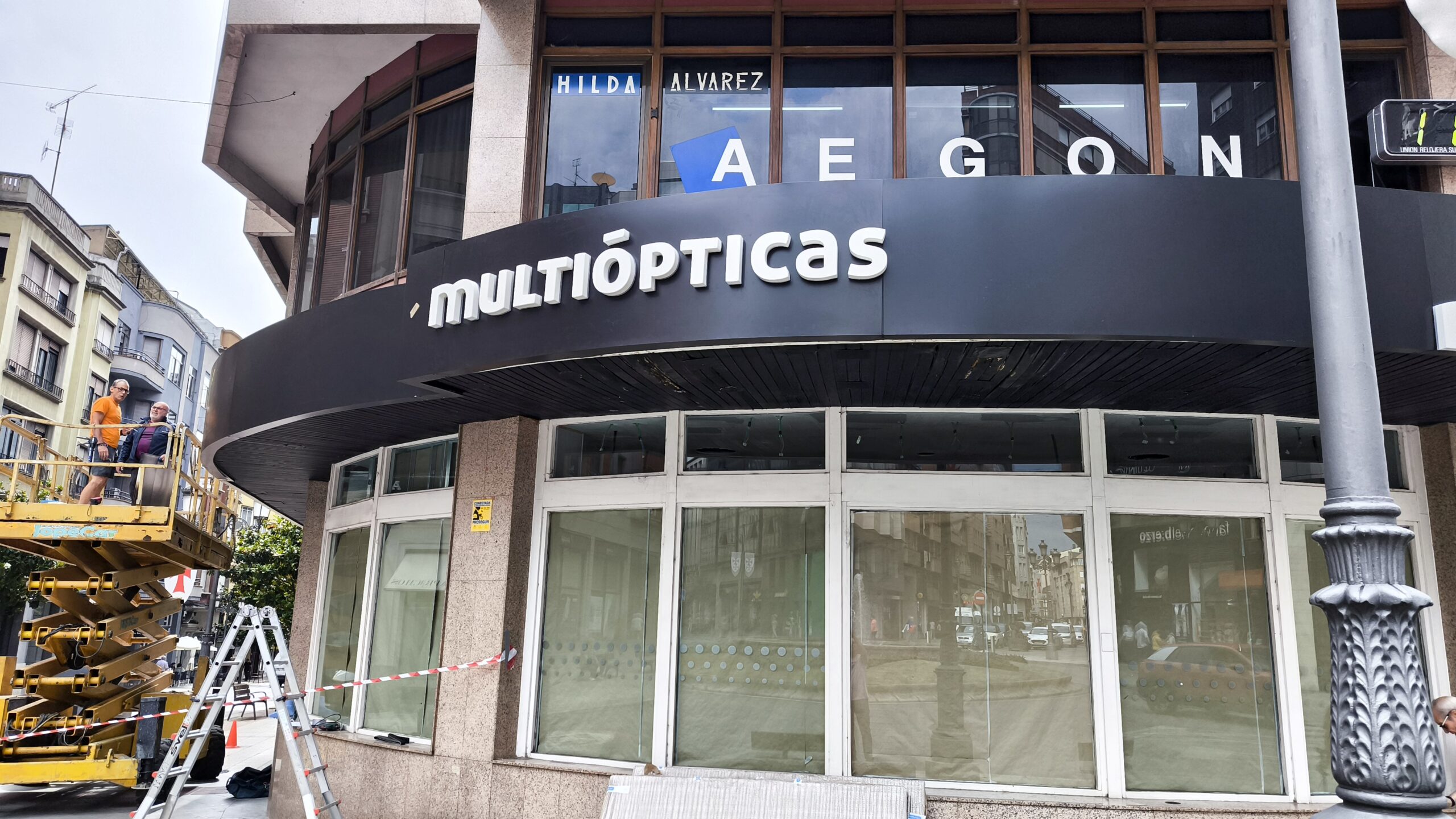 Multiopticas Mó desembarca en pleno centro de Ponferrada ocupando el sitio de Vodafone 1