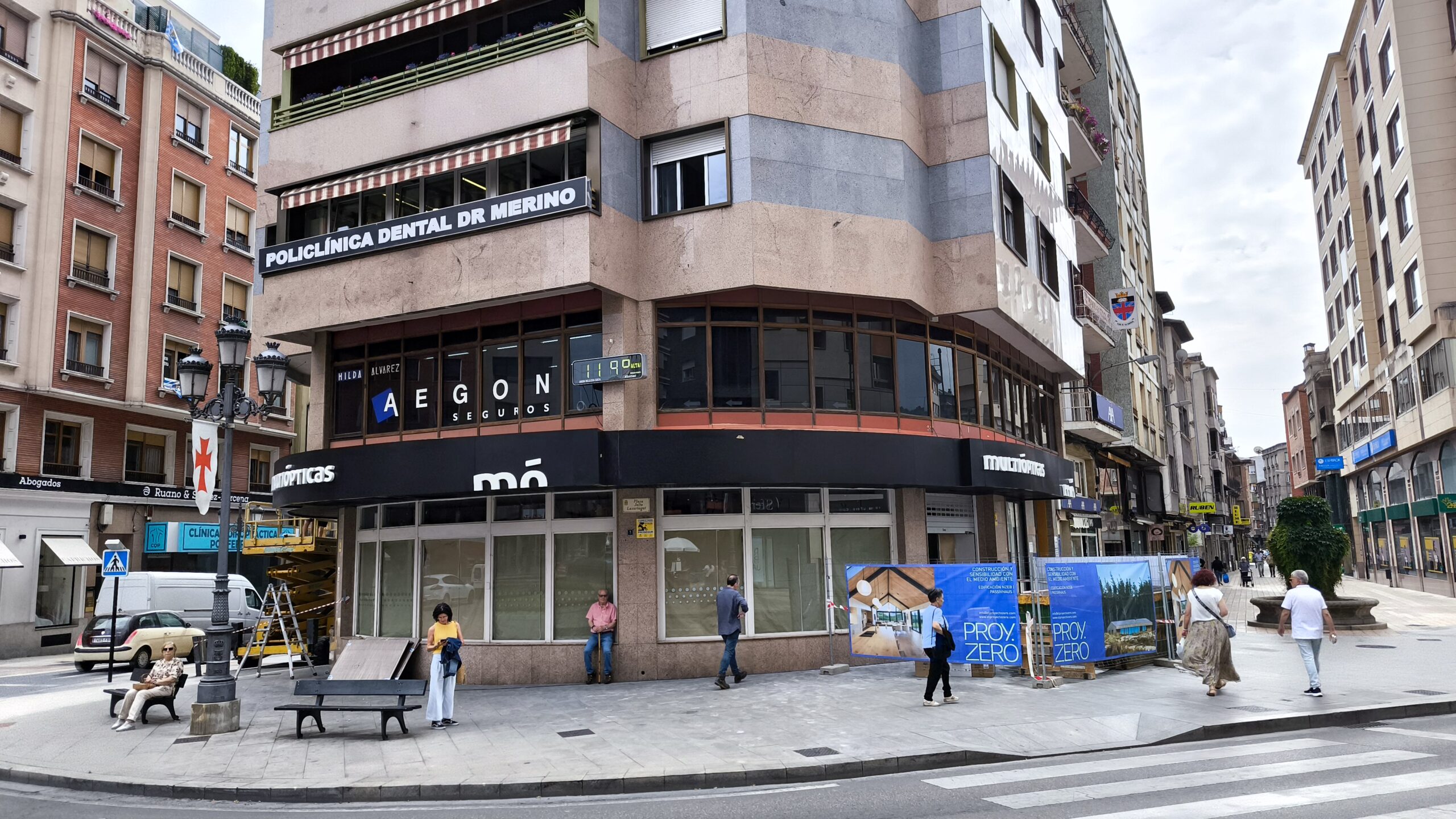 Multiopticas Mó desembarca en pleno centro de Ponferrada ocupando el sitio de Vodafone 2