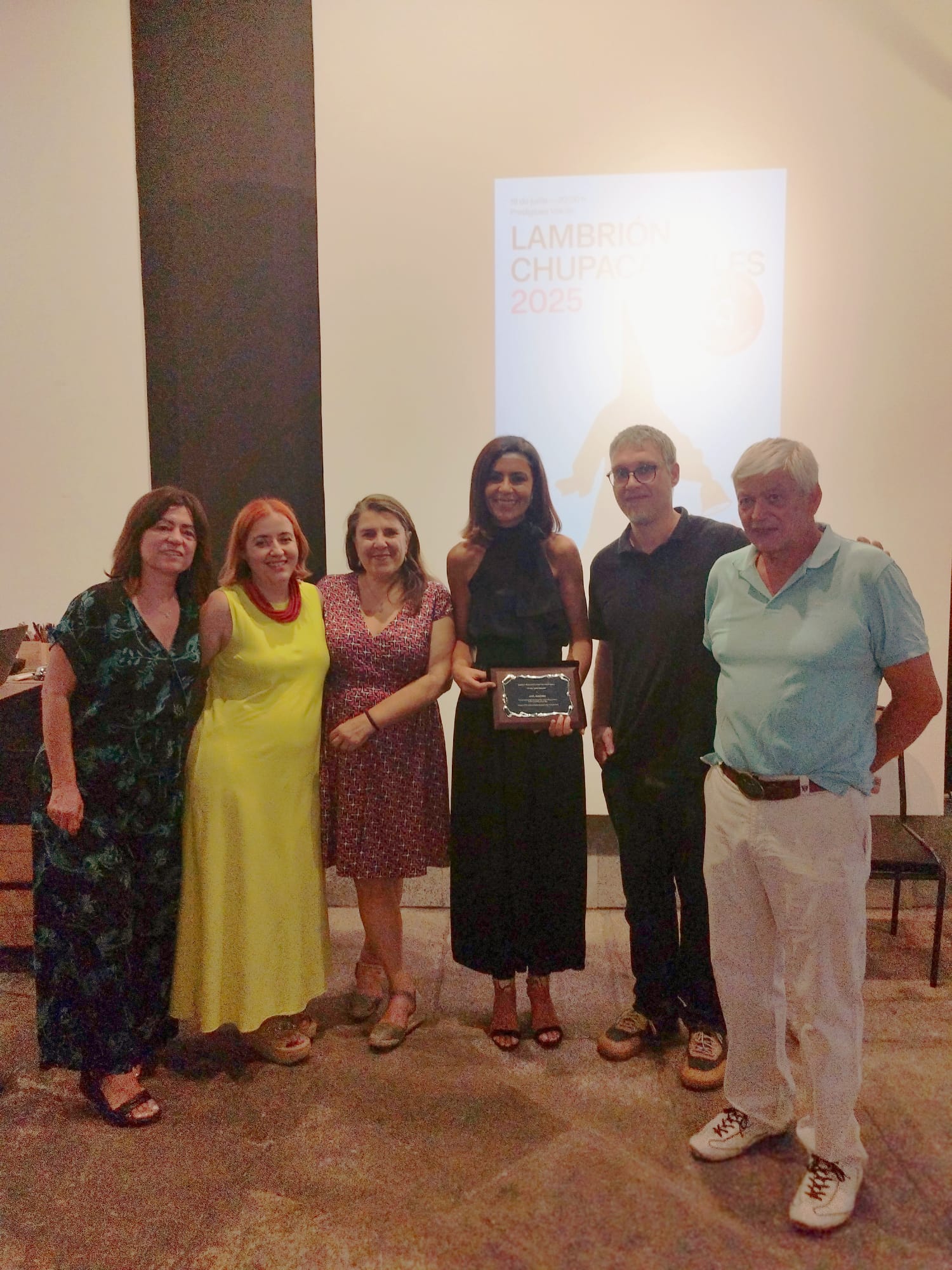 Silvia Fernández recibe en Madrid el premio ‘Lambrión Chupacandiles’ por su trayectoria y compromiso con El Bierzo 3 Silvia Fernández recibe en Madrid el premio ‘Lambrión Chupacandiles’ por su trayectoria y compromiso con El Bierzo 3