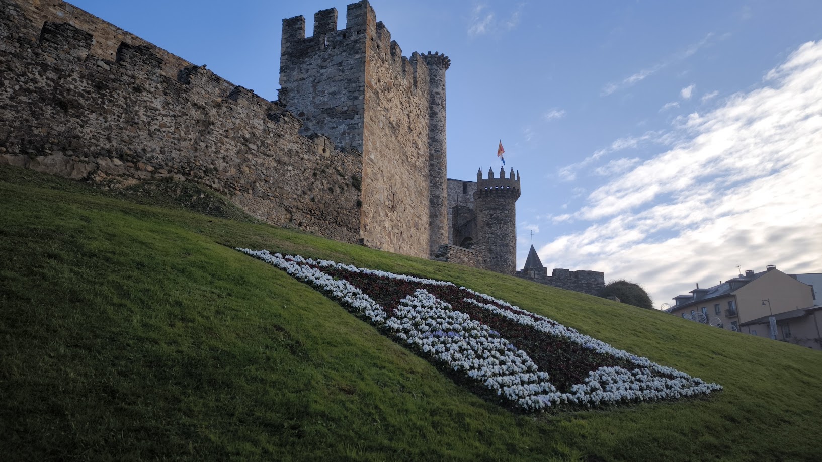 Ponferrada decorará la ciudad con más de 10.000 flores de temporada en la plantación primavera-verano 2025 1