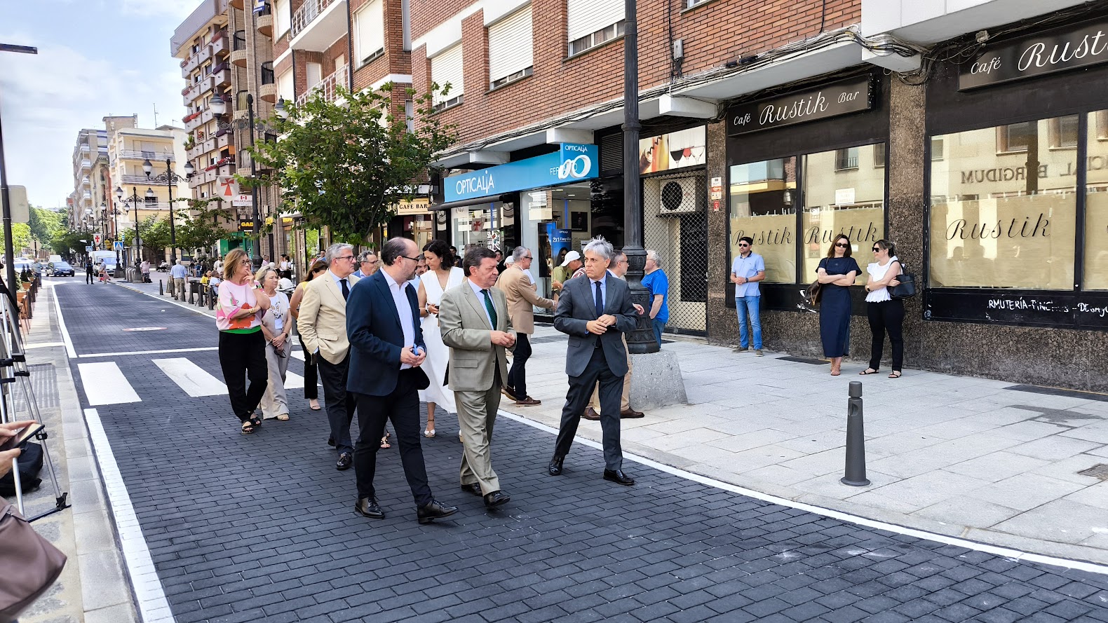Las obras de la calle Obispo Osmundo y el entorno del Teatro Bérgidum de Ponferrada se inauguran tras cinco meses de trabajos 4 Las obras de la calle Obispo Osmundo y el entorno del Teatro Bérgidum de Ponferrada se inauguran tras cinco meses de trabajos 4