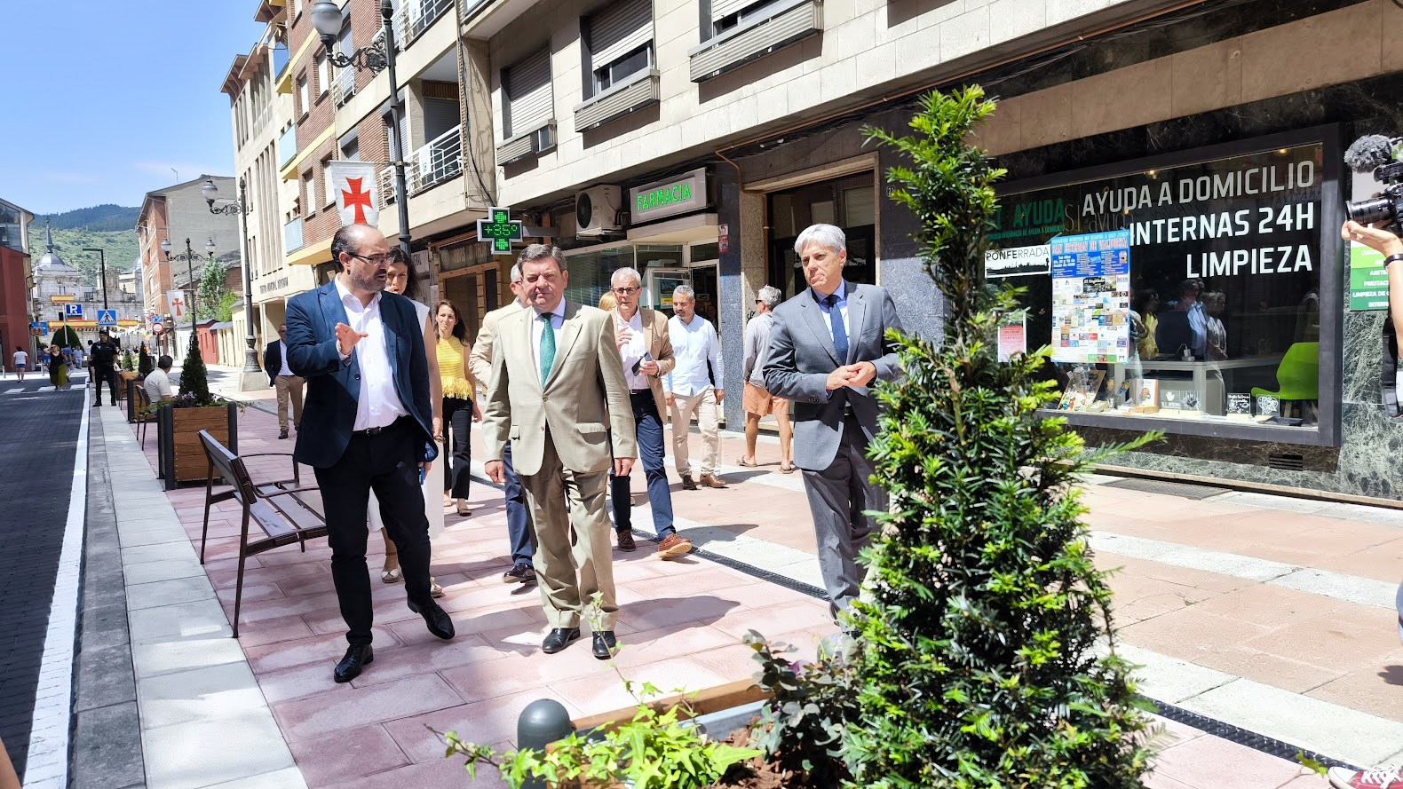 Las obras de la calle Obispo Osmundo y el entorno del Teatro Bérgidum de Ponferrada se inauguran tras cinco meses de trabajos 2 Las obras de la calle Obispo Osmundo y el entorno del Teatro Bérgidum de Ponferrada se inauguran tras cinco meses de trabajos 2