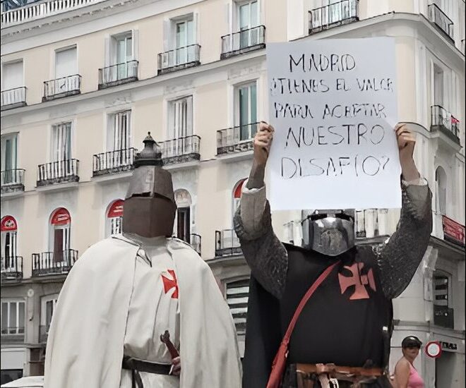 Dos caballeros templarios desembarcan en Madrid para promocionar la Noche Templaria de Ponferrada 1