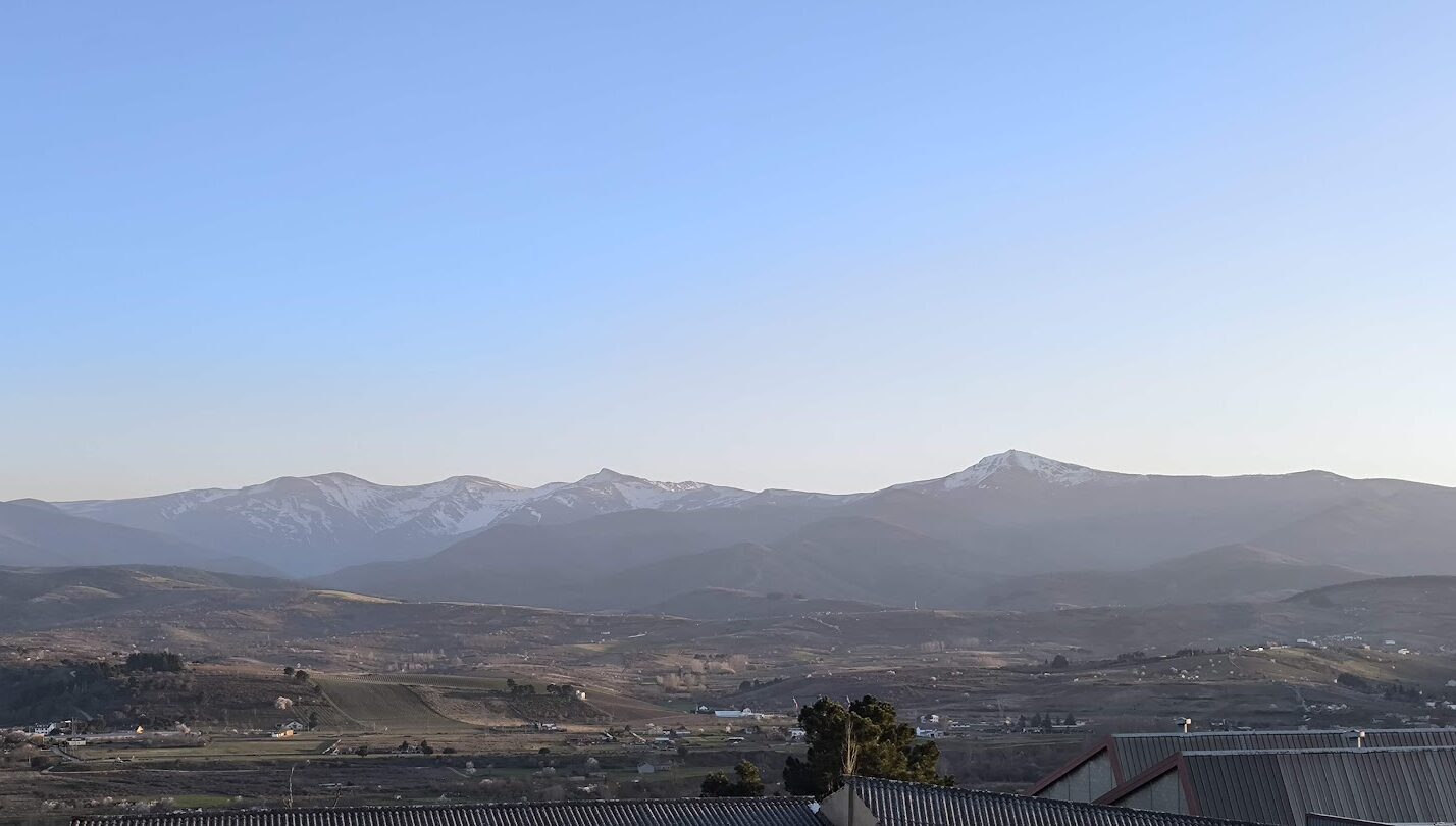 montes aquilianos desde montearena