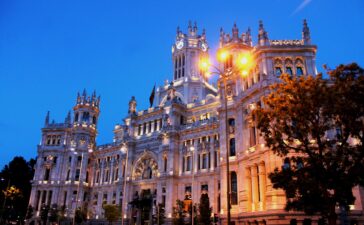 Quienes viajan con frecuencia por trabajo saben bien que en los últimos años los desplazamientos han vuelto a intensificarse. Las videoconferencias son útiles, pero para cerrar los acuerdos más importantes sigue siendo necesario el contacto directo.