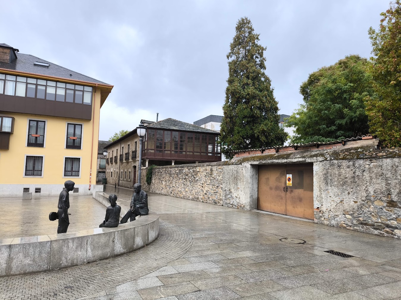 monumento esteban de la puente ponferrada